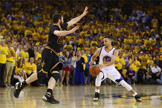 库里遭遇左腓骨扭伤 将缺席此后两战周六复查